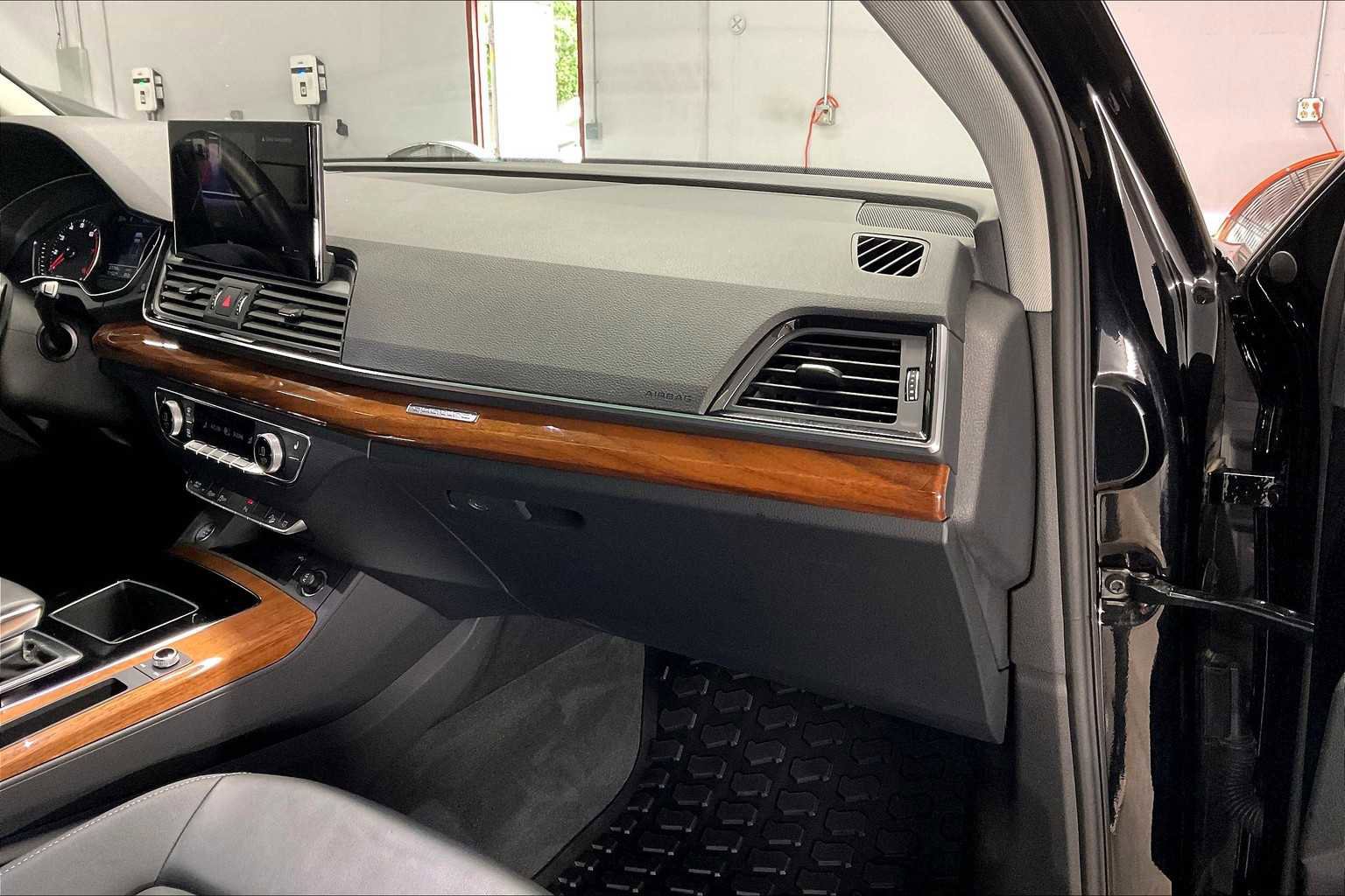 Used 2023 Audi Q5 2.0T Premium image 17