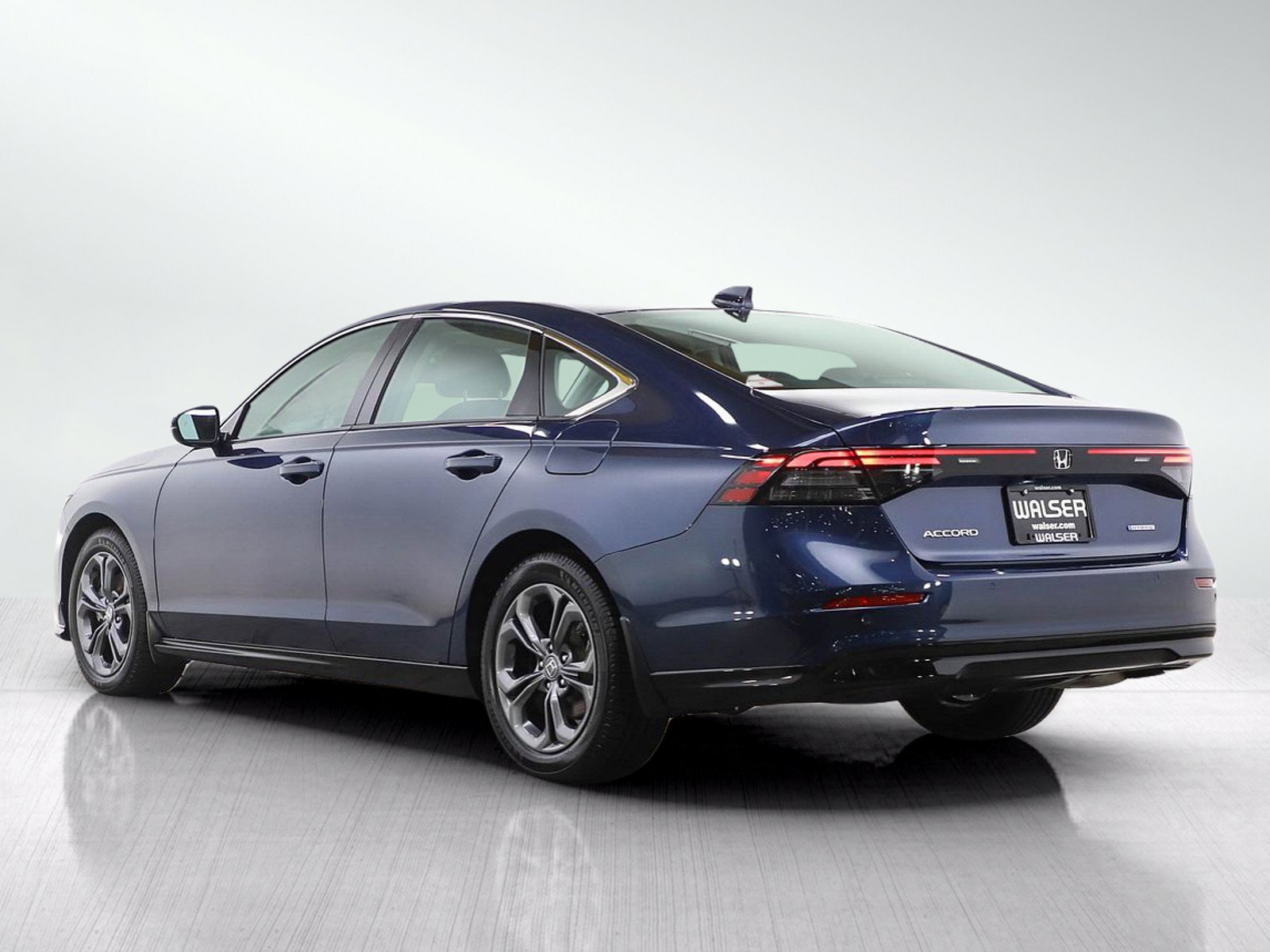 Used 2024 Honda Accord EX-L image 3