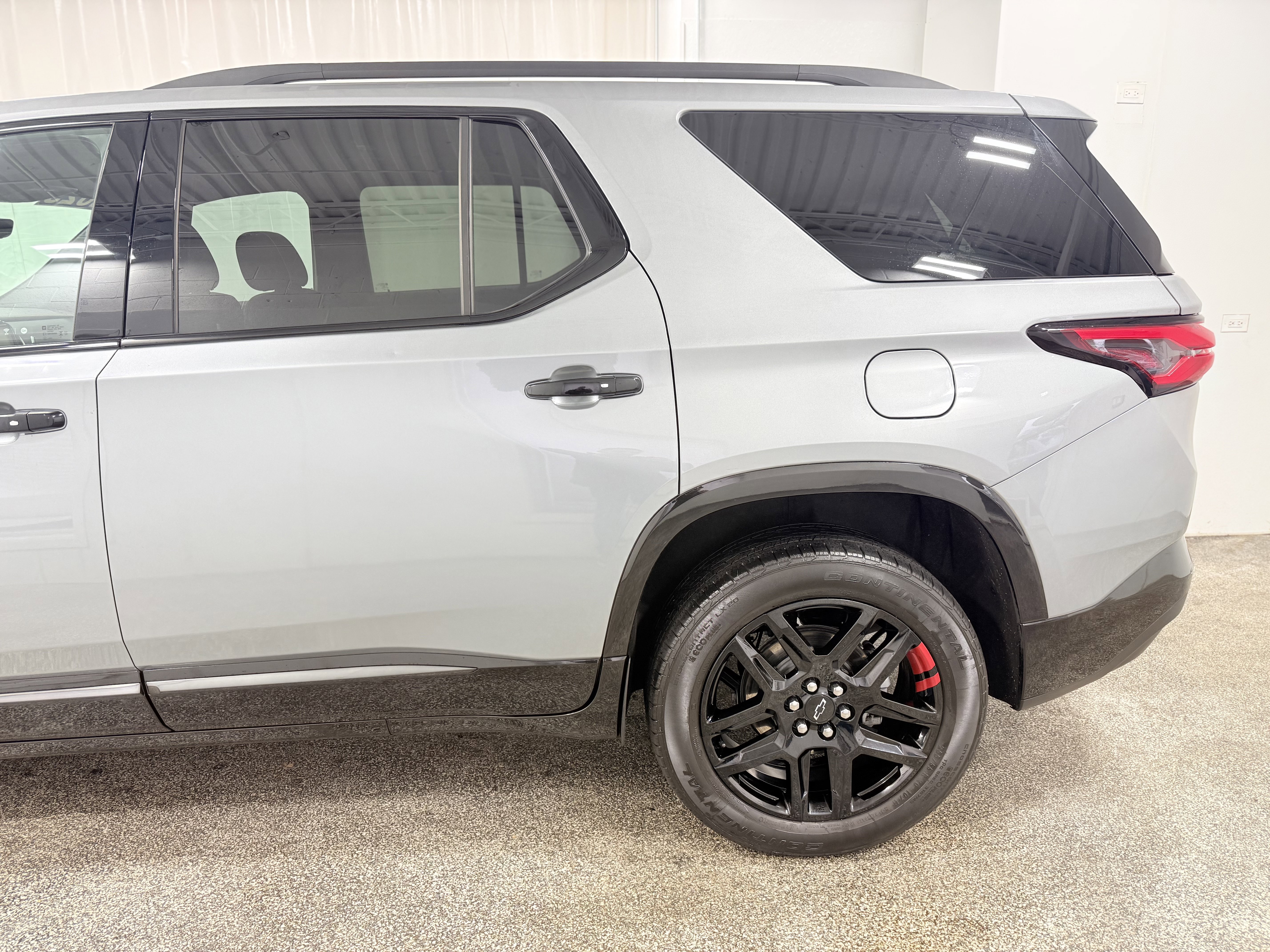 Certified 2023 Chevrolet Traverse Premier w/ Redline Edition image 5