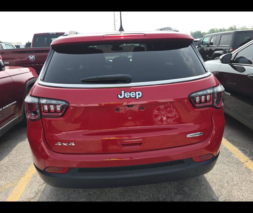 Used 2024 Jeep Compass Latitude w/ Sun and Sound Group AWD/4WD image 10