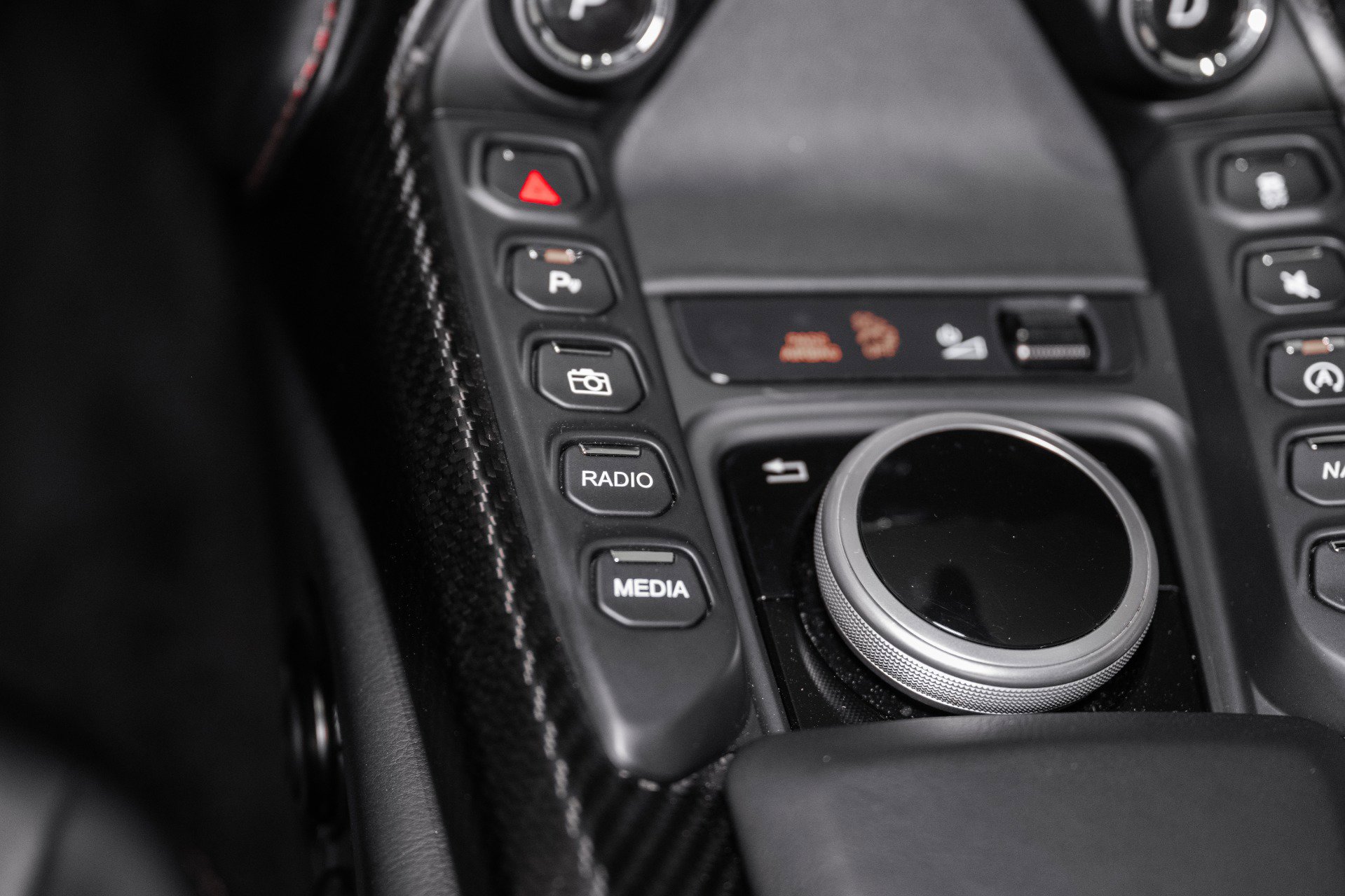 Used 2023 Aston Martin V8 Vantage Coupe image 32