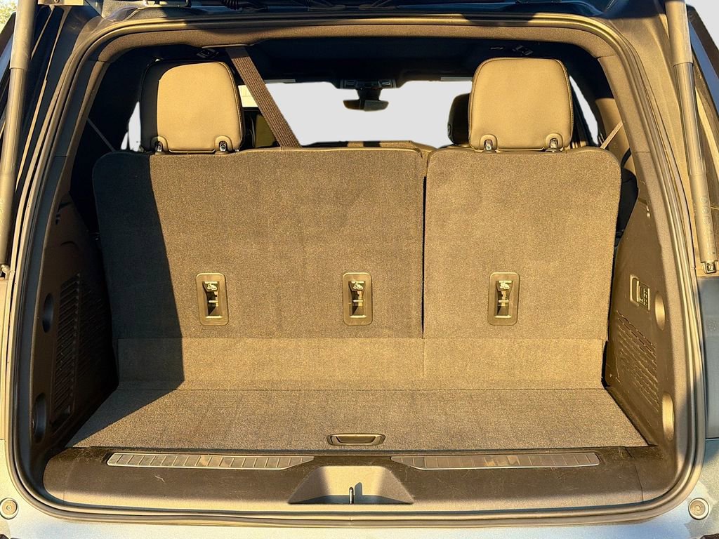 Used 2021 Chevrolet Tahoe Premier w/ Premium Package image 12