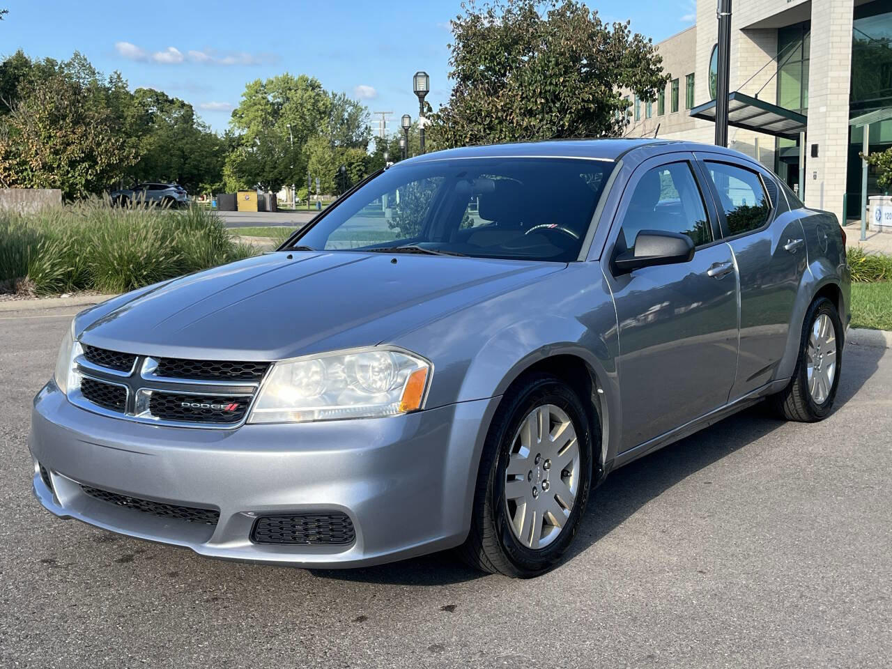 Used 2013 Dodge Avenger SE image 2