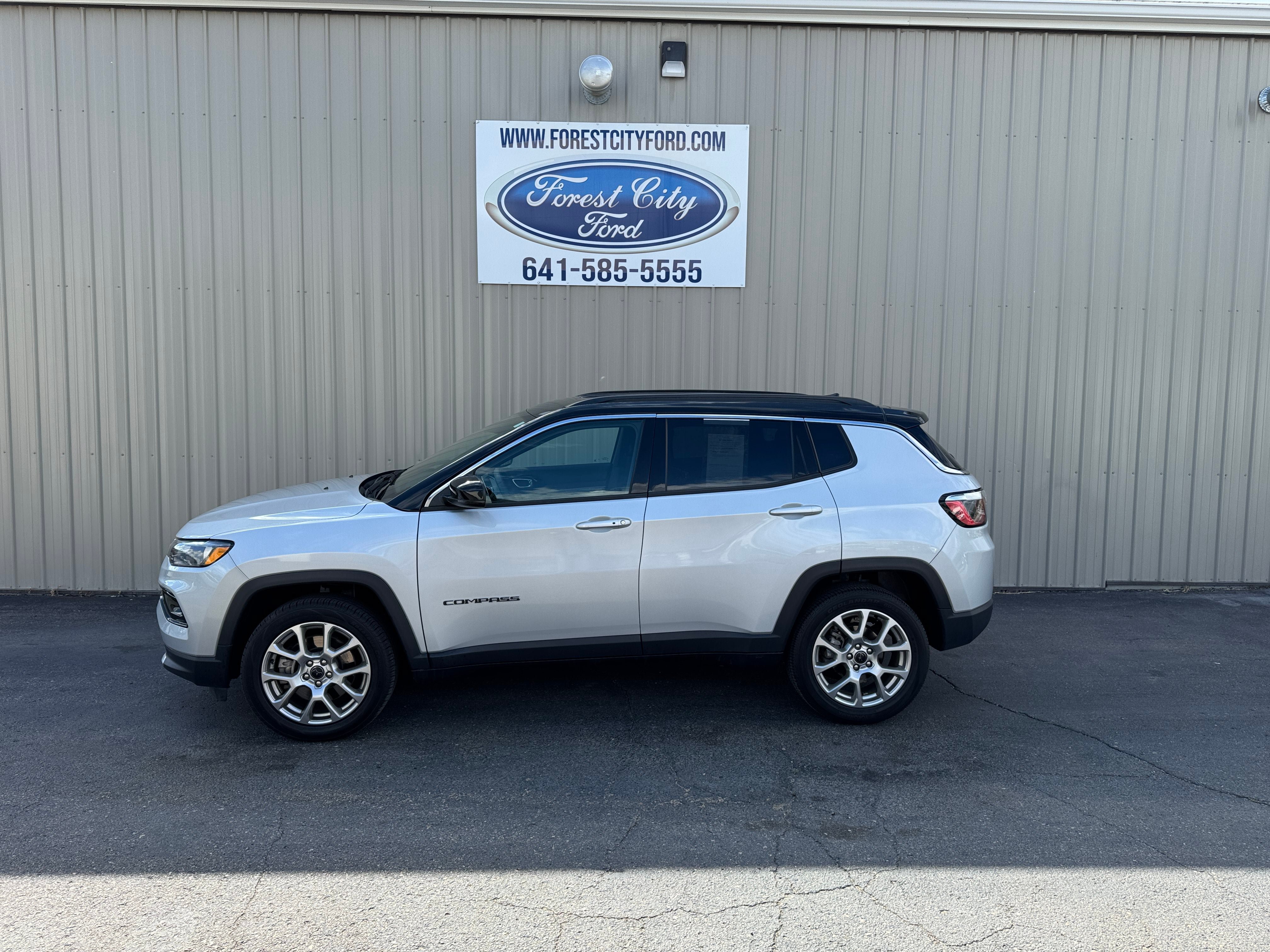 Used 2025 Jeep Compass Limited AWD/4WD image 1