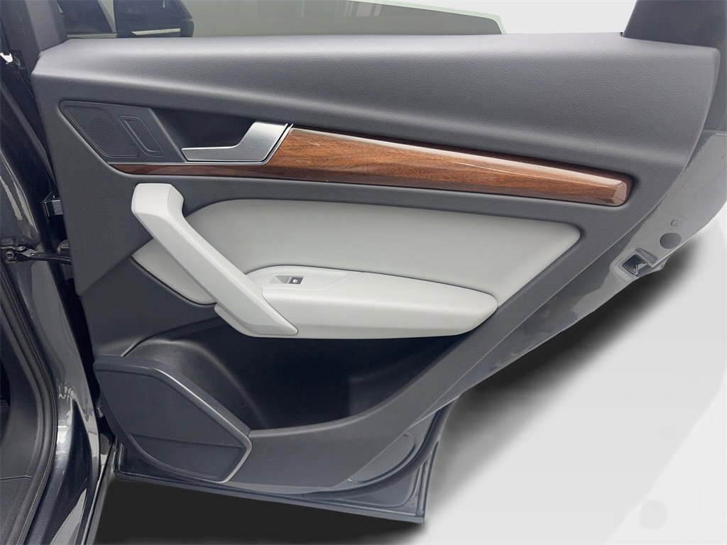 Used 2022 Audi Q5 2.0T Premium w/ Convenience Package image 43