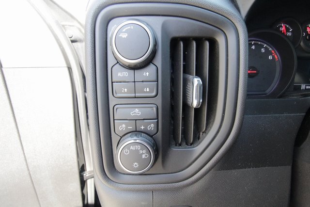 Used 2019 Chevrolet Silverado 1500 Custom Trail Boss w/ Custom Convenience Package image 18