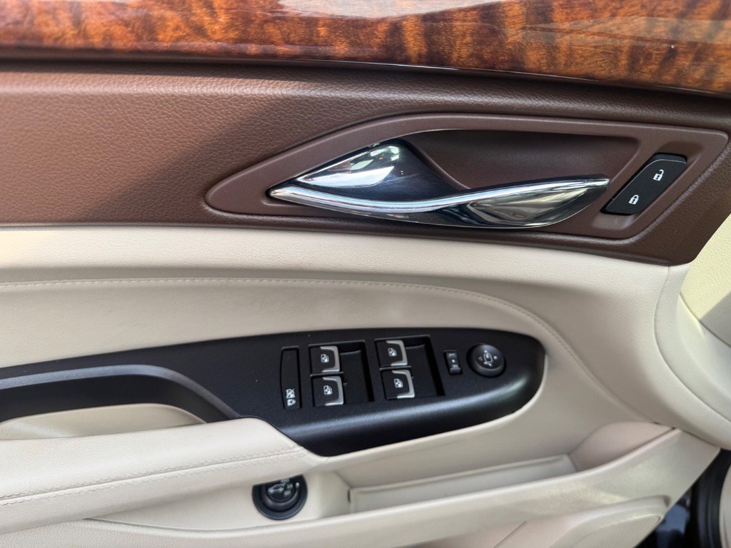 Used 2016 Cadillac SRX Luxury image 13