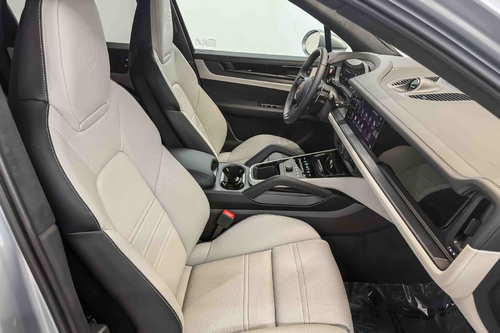 New 2026 Porsche Cayenne GTS AWD/4WD image 21