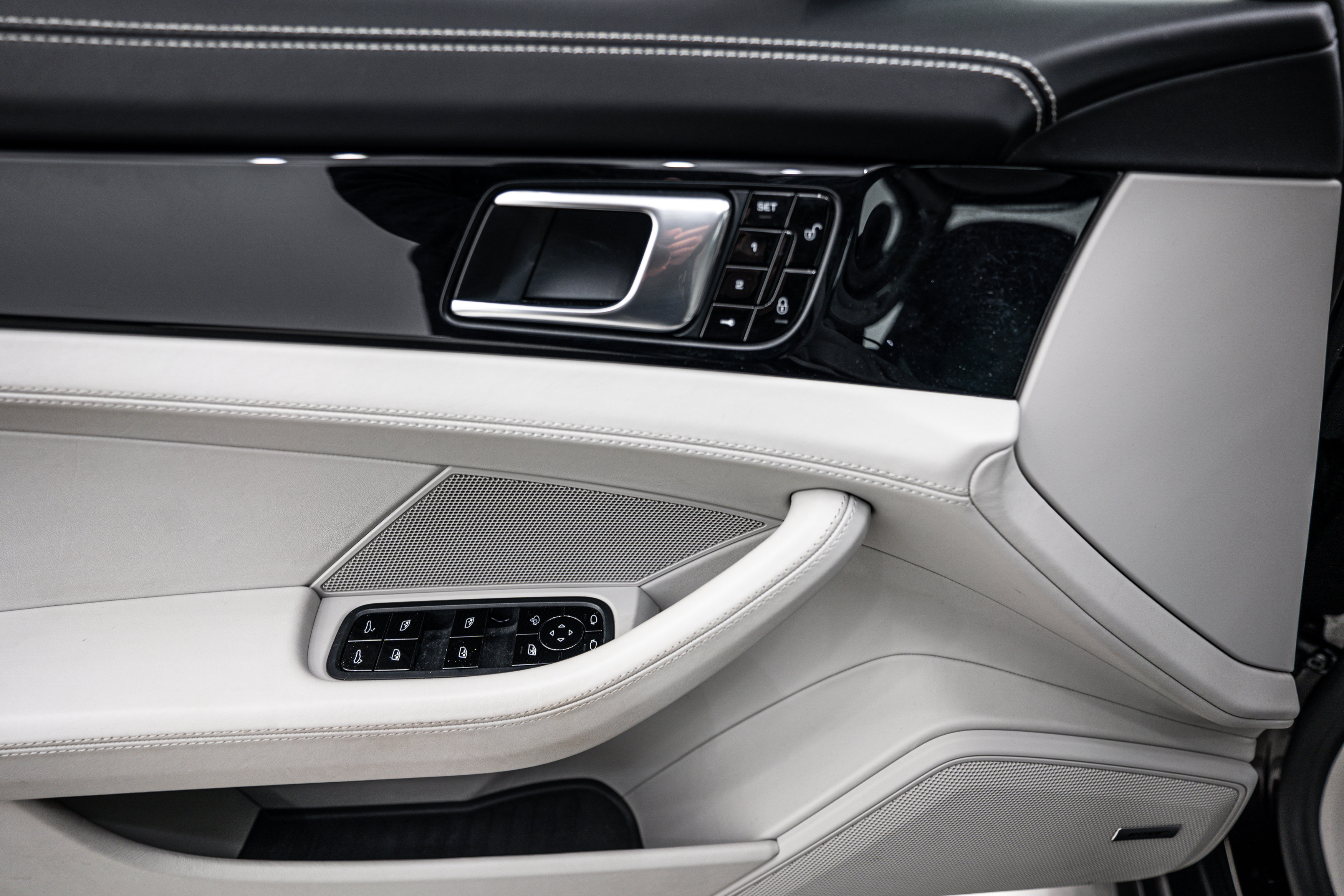 Certified 2017 Porsche Panamera image 17