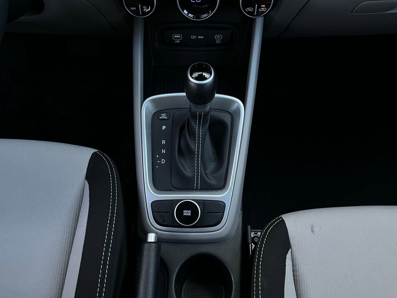 Used 2025 Hyundai Venue SEL image 14