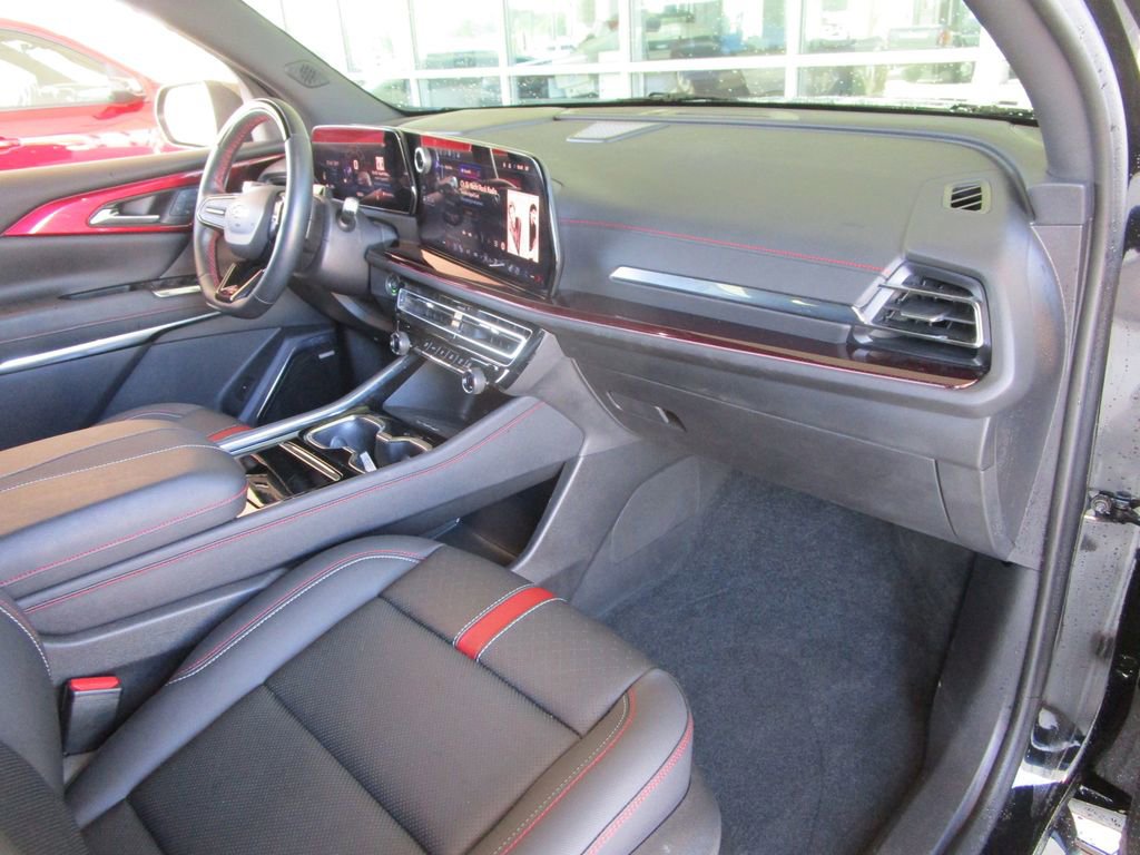 Used 2024 Chevrolet Traverse RS image 25