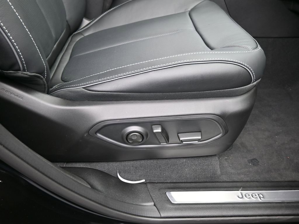 New 2025 Jeep Grand Cherokee L Overland image 17