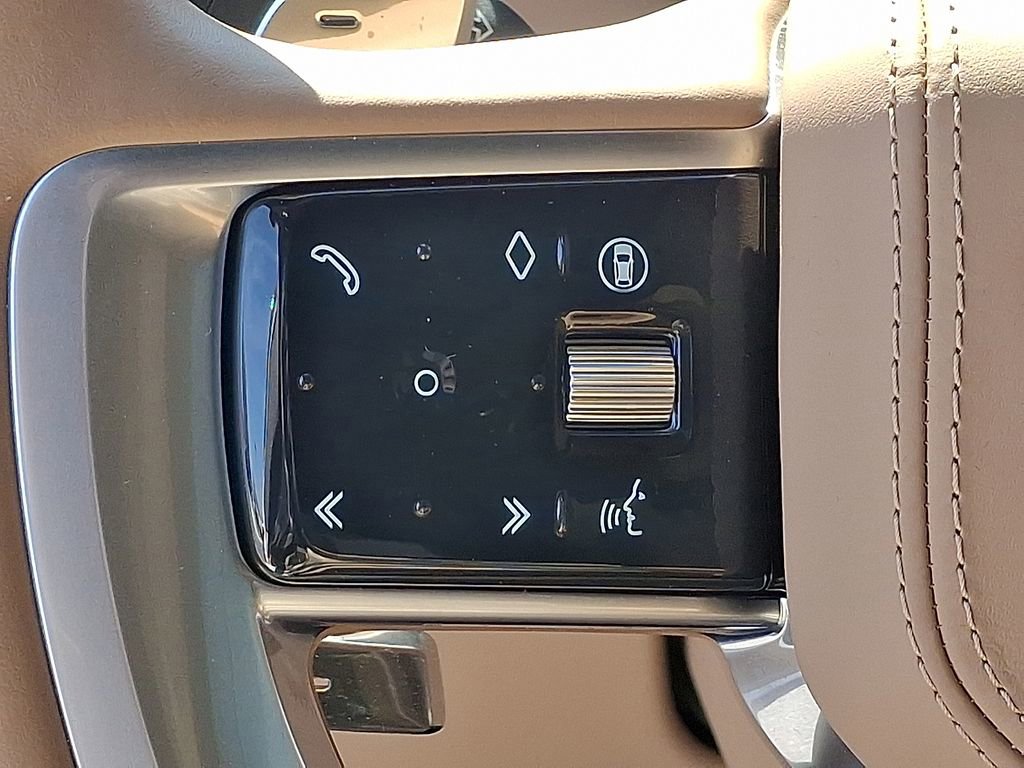 Used 2025 Land Rover Range Rover Long Wheelbase SE image 16