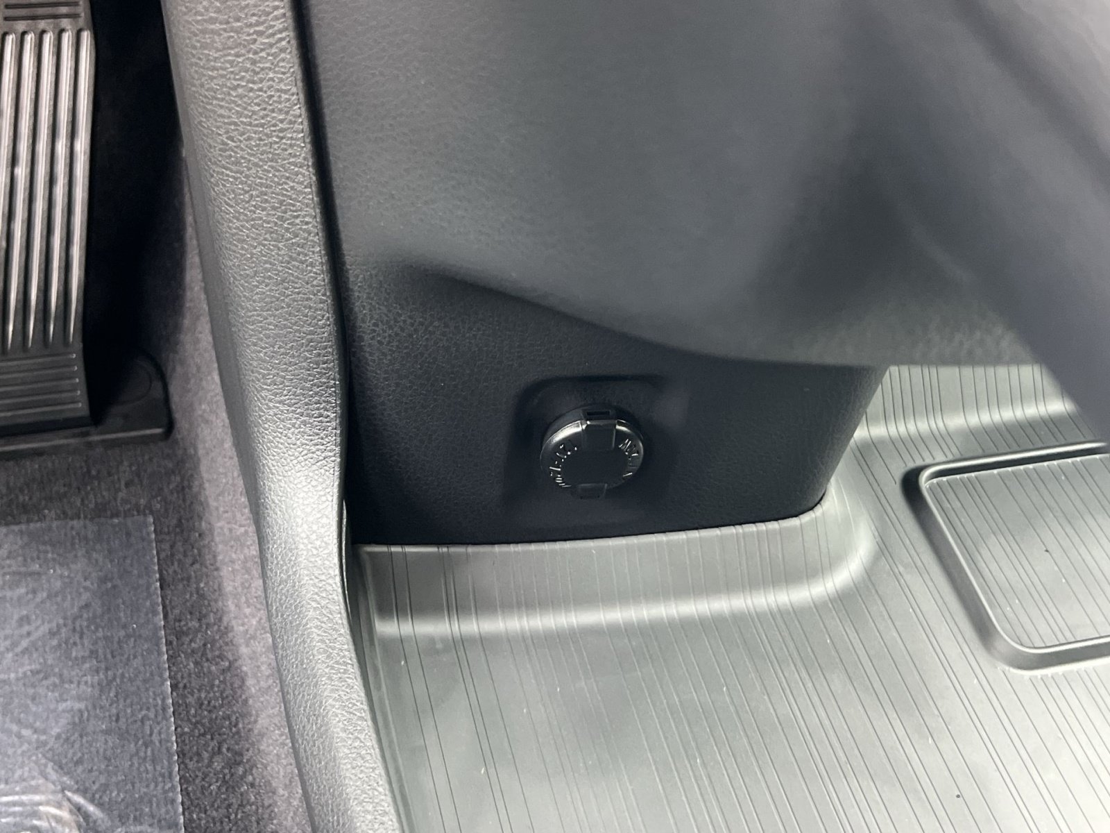 New 2026 Toyota Sienna XLE Woodland Edition AWD/4WD image 25