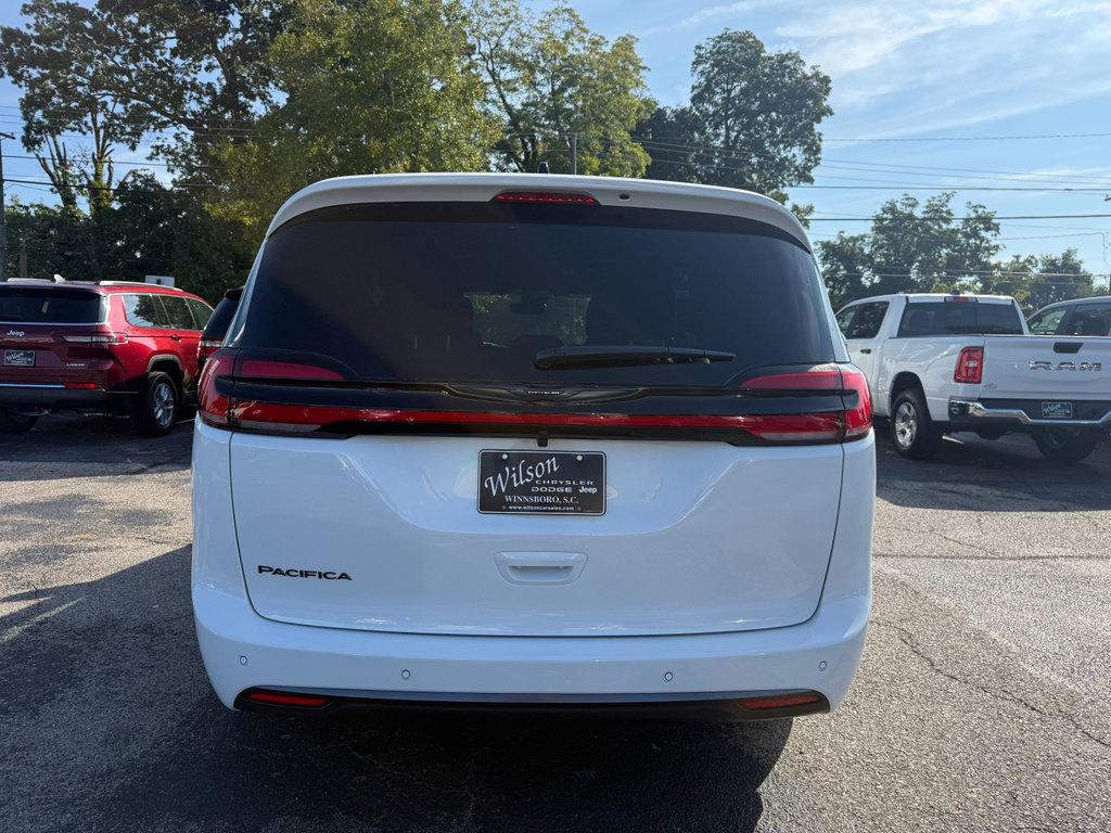 New 2026 Chrysler Pacifica Select image 7