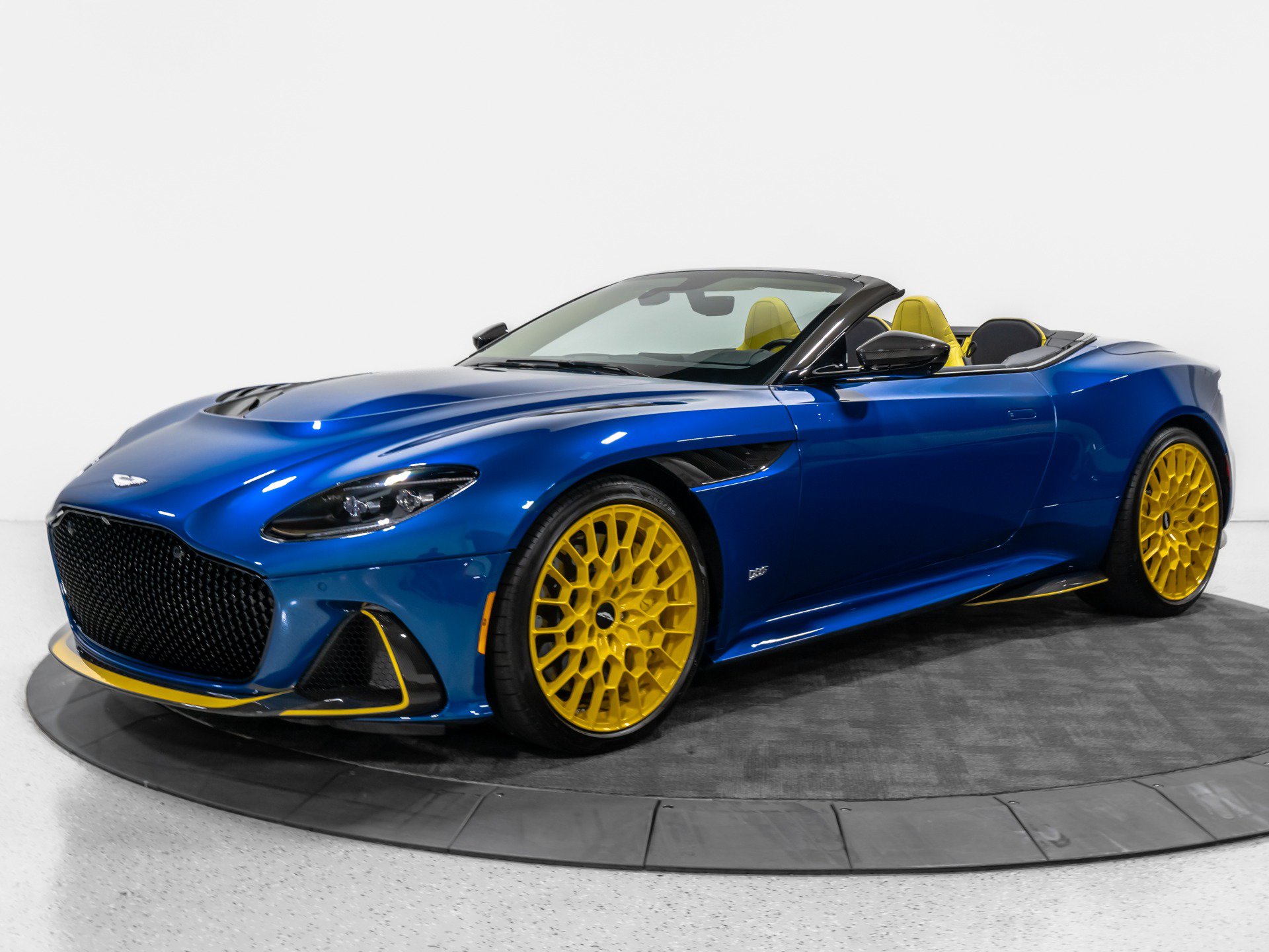Used 2023 Aston Martin DBS Superleggera Volante RWD image 2