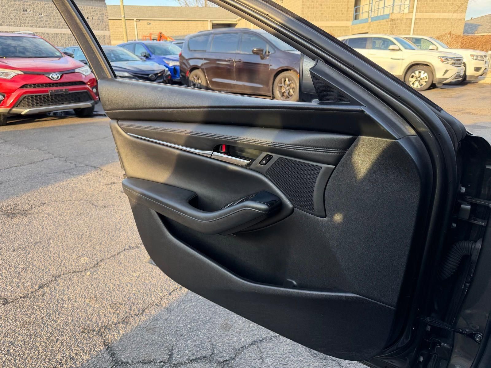 Used 2021 MAZDA MAZDA3 s image 23