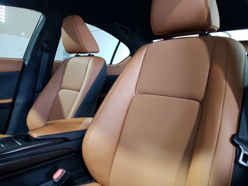 New 2025 Lexus IS 300 image 14