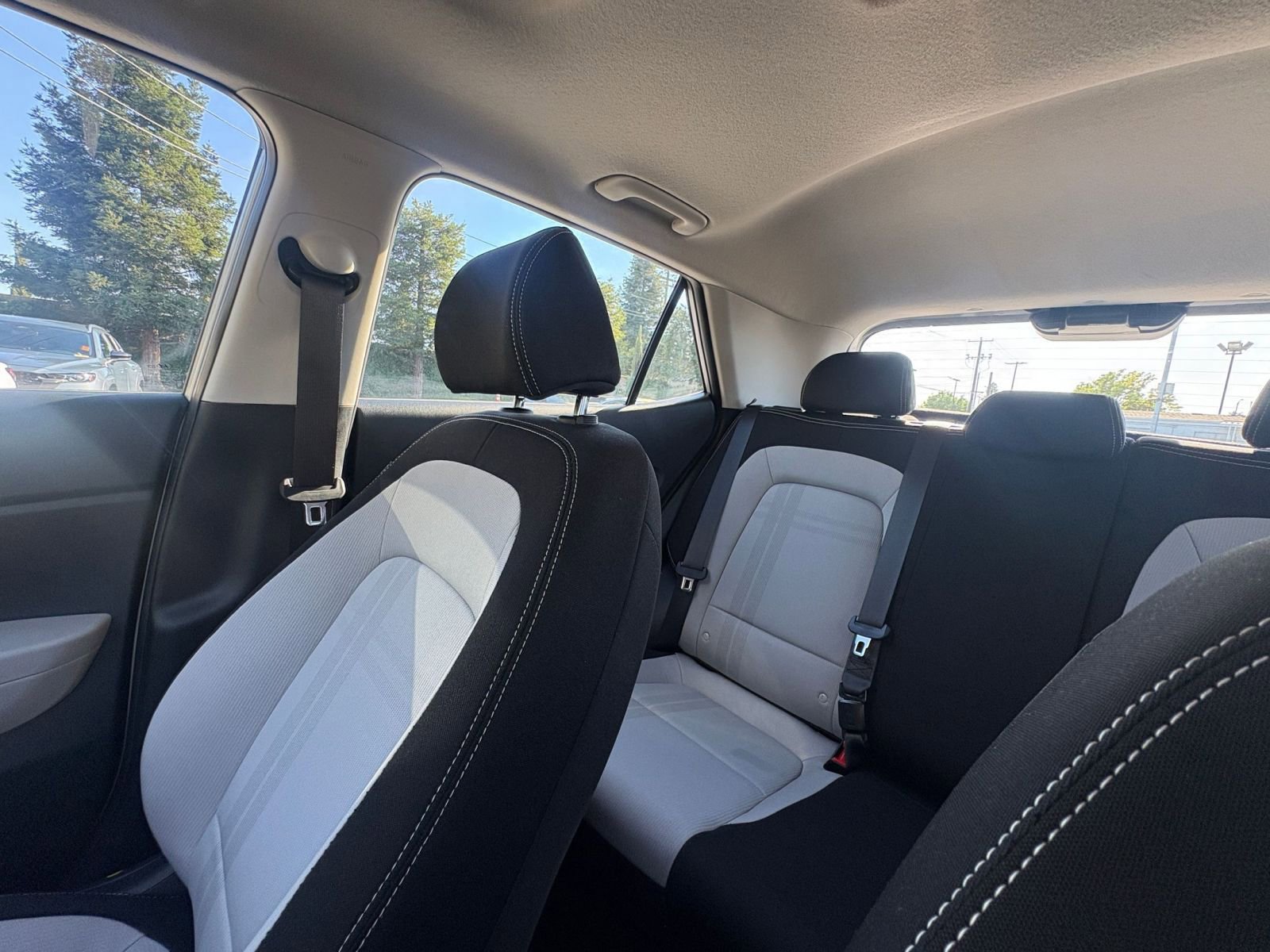 Used 2025 Hyundai Venue SEL image 40