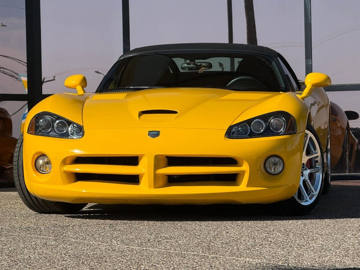 Used 2005 Dodge Viper SRT-10 RWD image 2