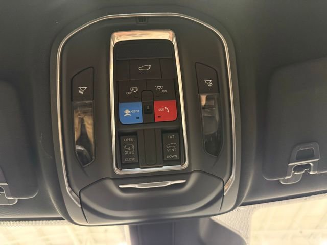 New 2026 Jeep Grand Cherokee Laredo image 18