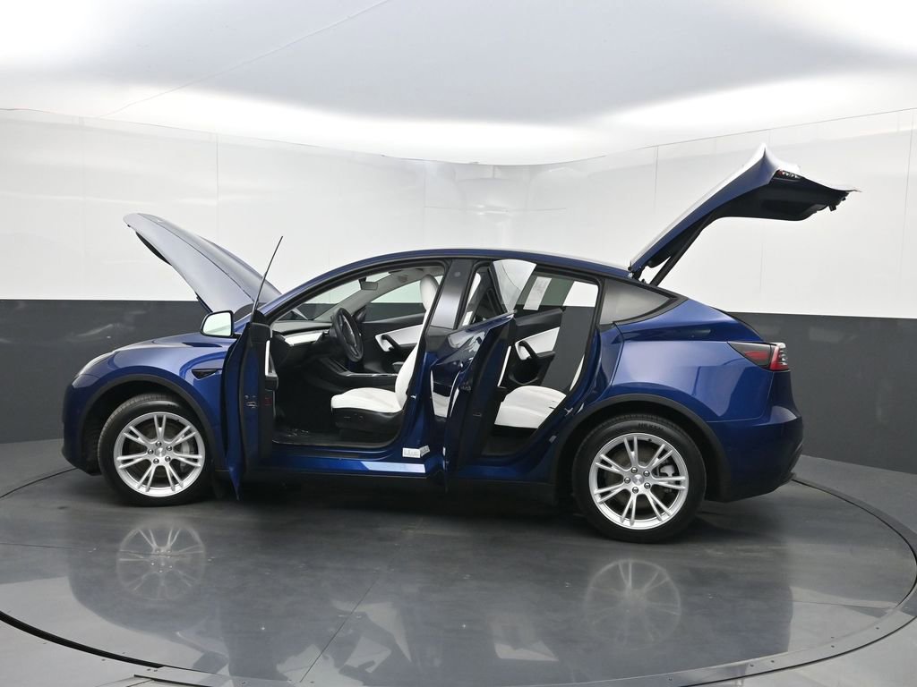 Used 2021 Tesla Model Y Long Range AWD/4WD image 34