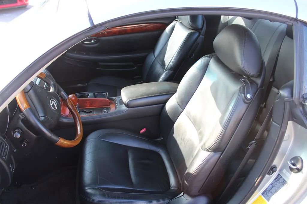 Used 2002 Lexus SC 430 Convertible image 7