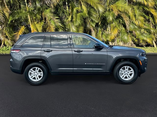 Used 2024 Jeep Grand Cherokee Laredo image 4