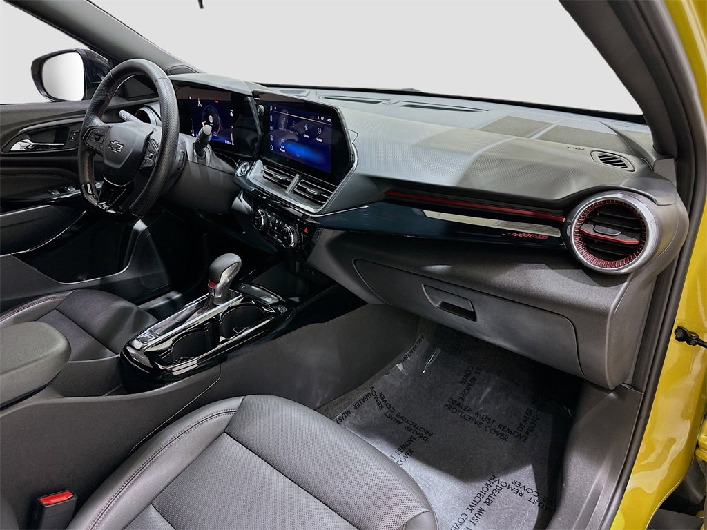 Used 2025 Chevrolet Trax RS w/ Driver Confidence Package image 28