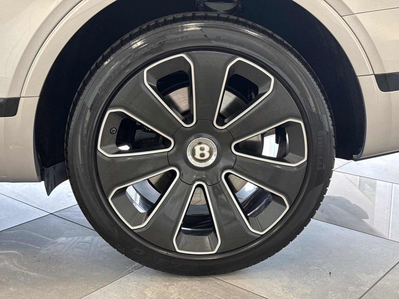 Used 2020 Bentley Bentayga Design Series AWD/4WD image 12