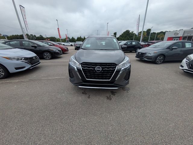 New 2025 Nissan Kicks Play S FWD image 8