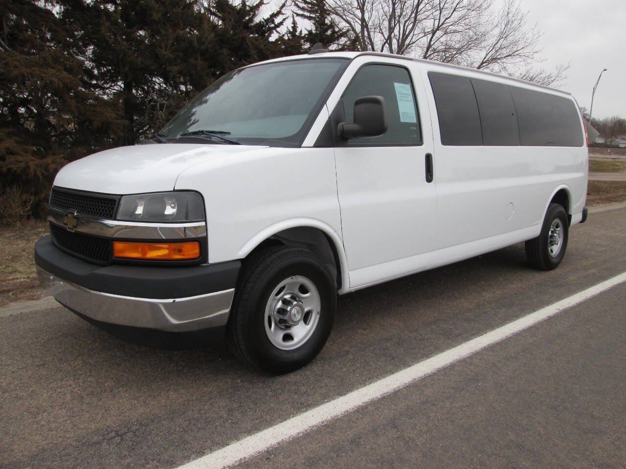 Used 2018 Chevrolet Express 3500 LT w/ LT Preferred Equipment Group RWD image 4