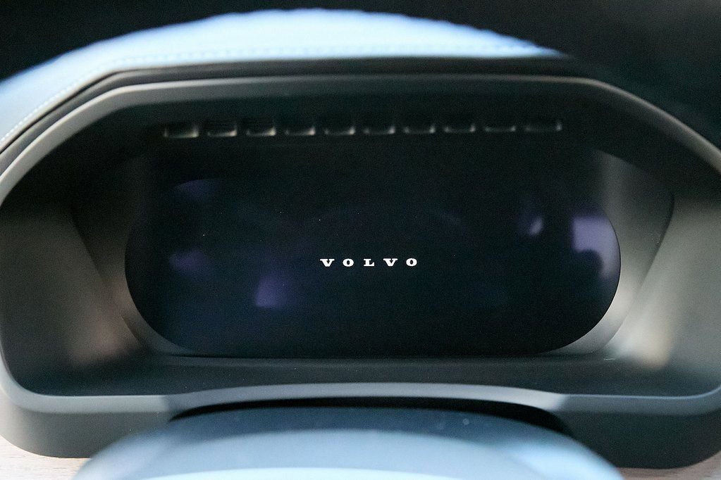 New 2026 Volvo XC90 T8 Plus w/ Protection Package Premier image 13