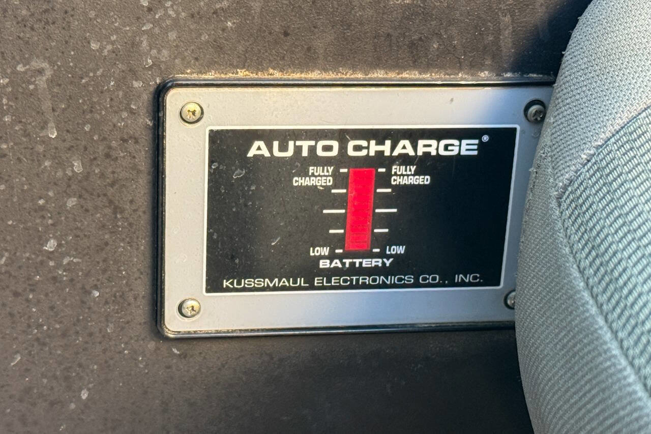 Used 2005 Ford Excursion XLT image 29