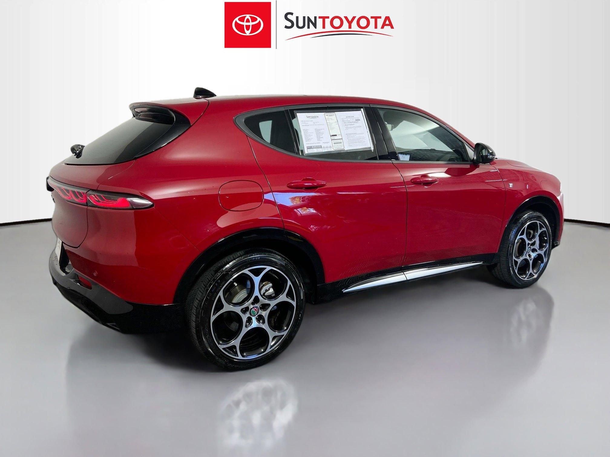 Used 2024 Alfa Romeo Tonale Ti w/ Premium Interior Package image 4