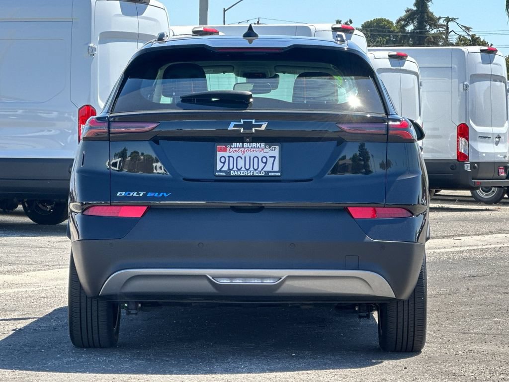 Used 2023 Chevrolet Bolt EUV LT w/ Convenience Package FWD image 4