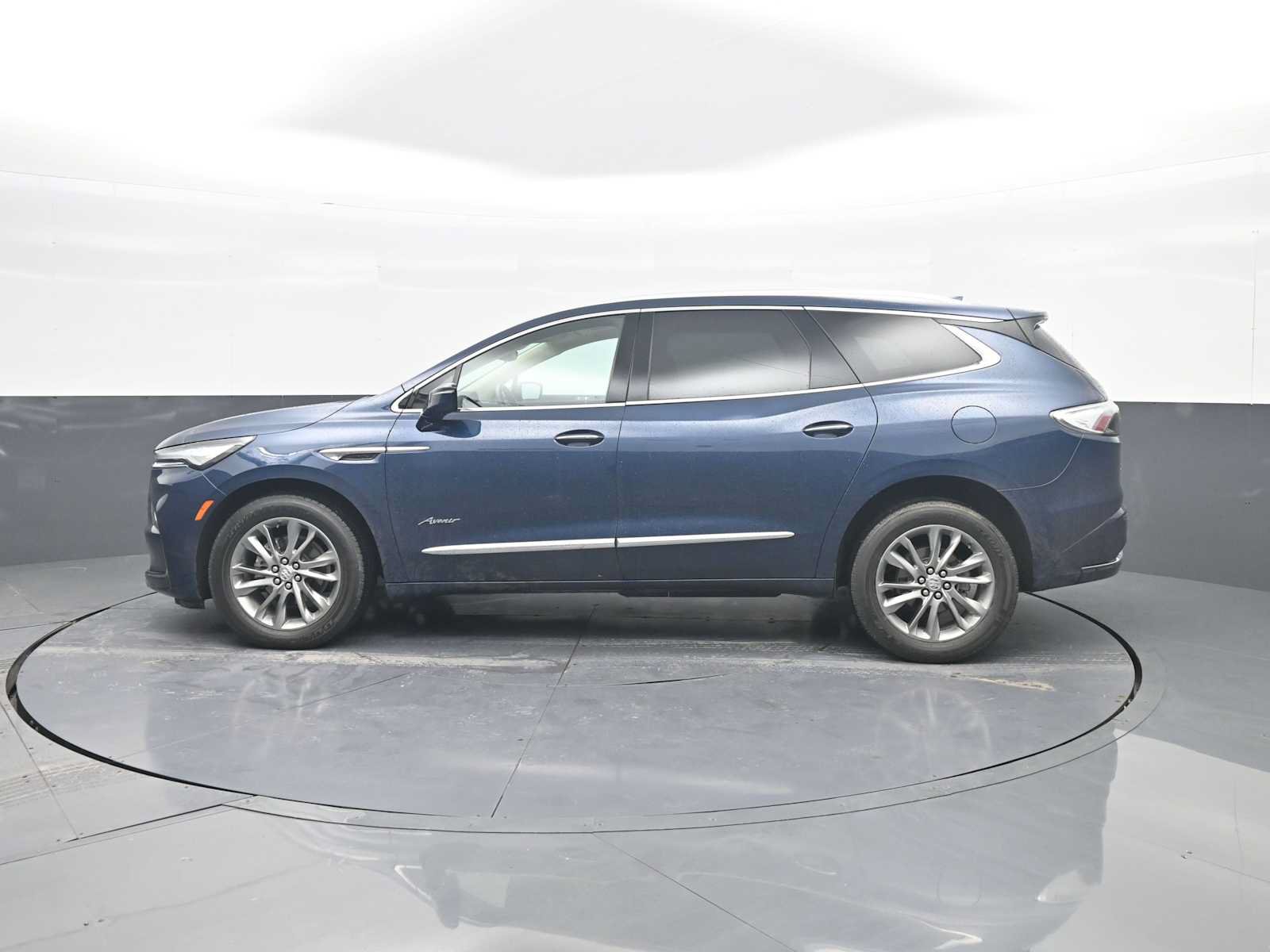 Used 2024 Buick Enclave Avenir w/ Avenir Technology Package AWD/4WD image 5
