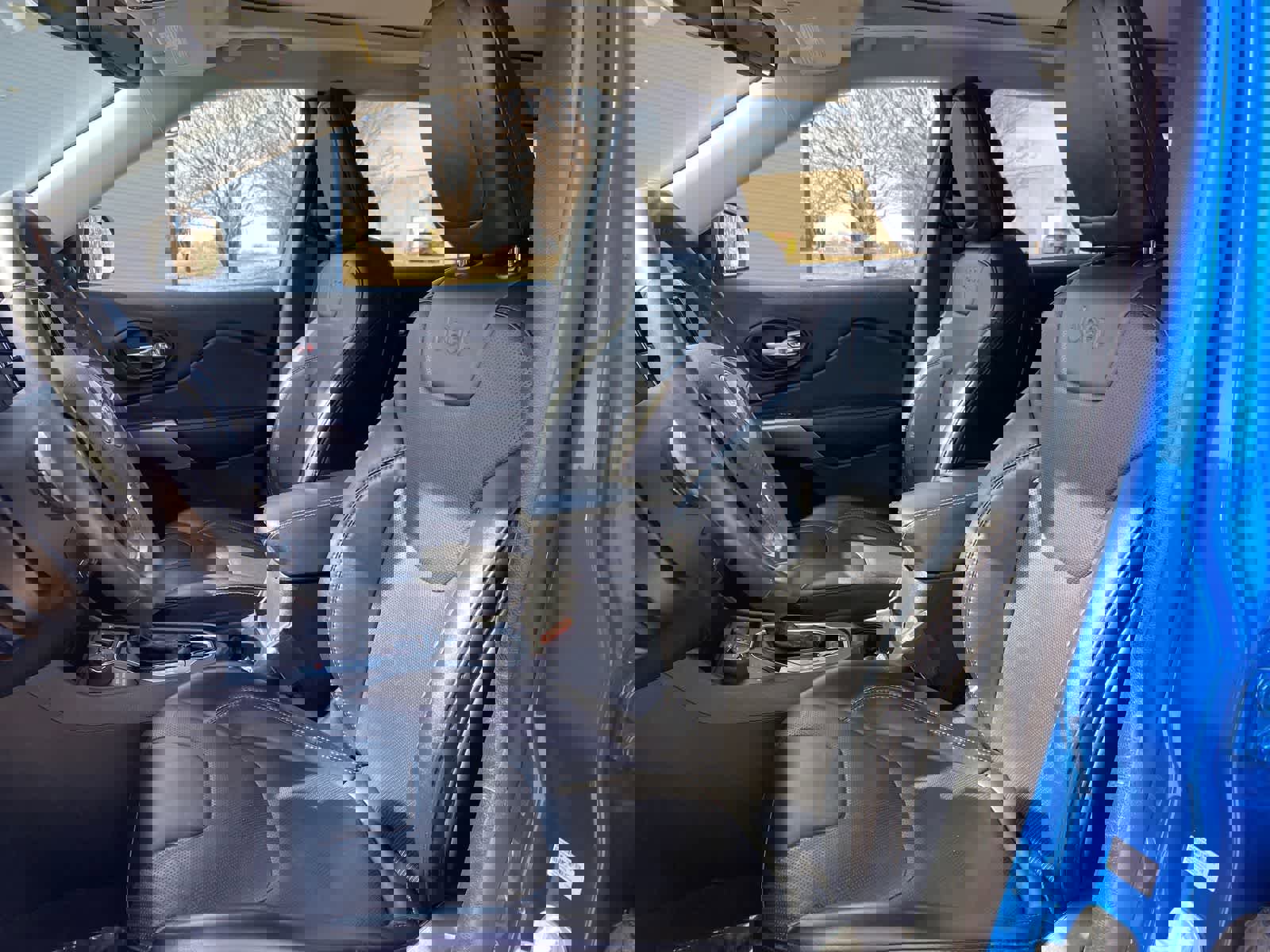 Used 2022 Jeep Cherokee Limited image 2