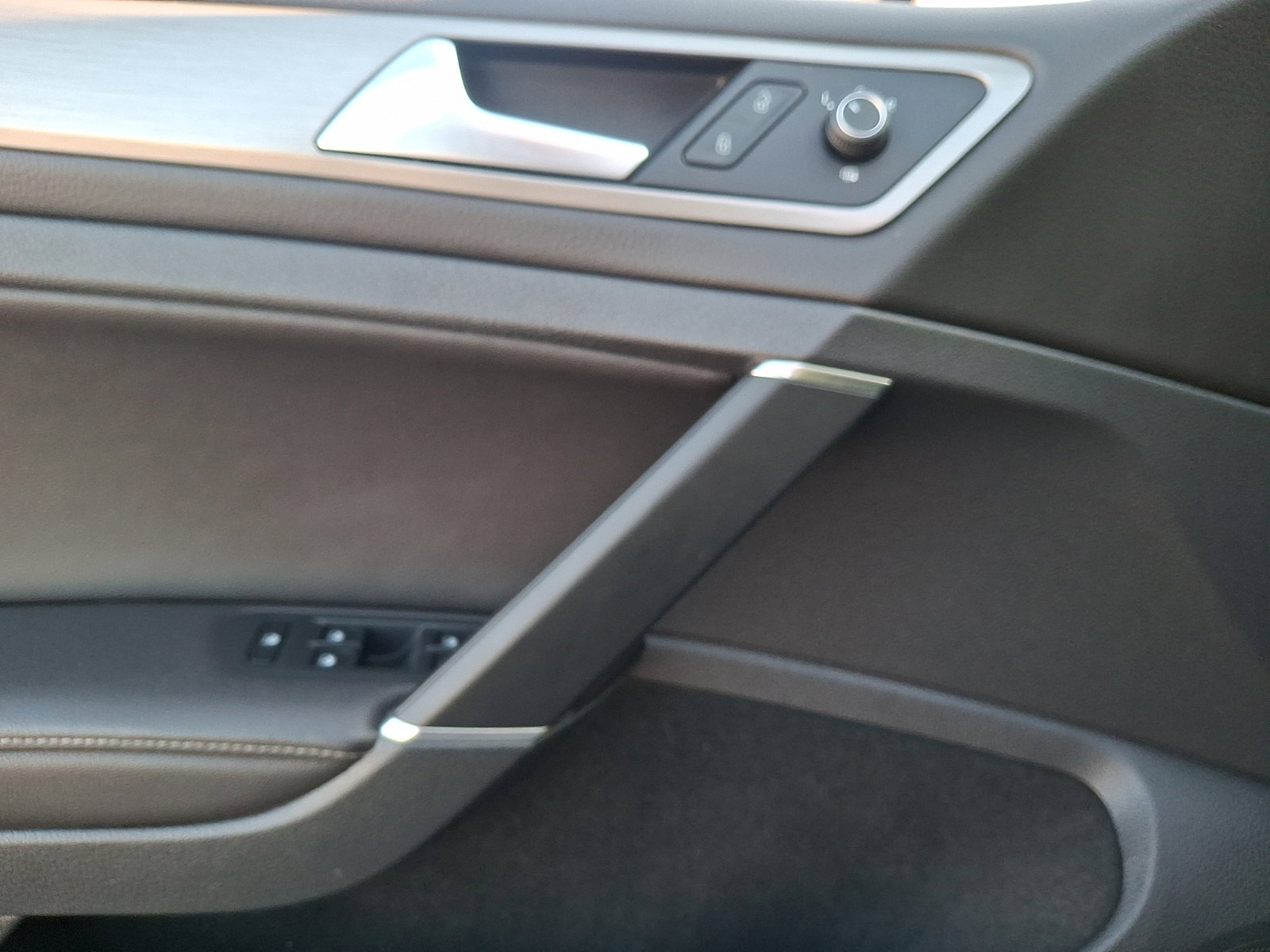 Used 2016 Volkswagen Golf SE image 12