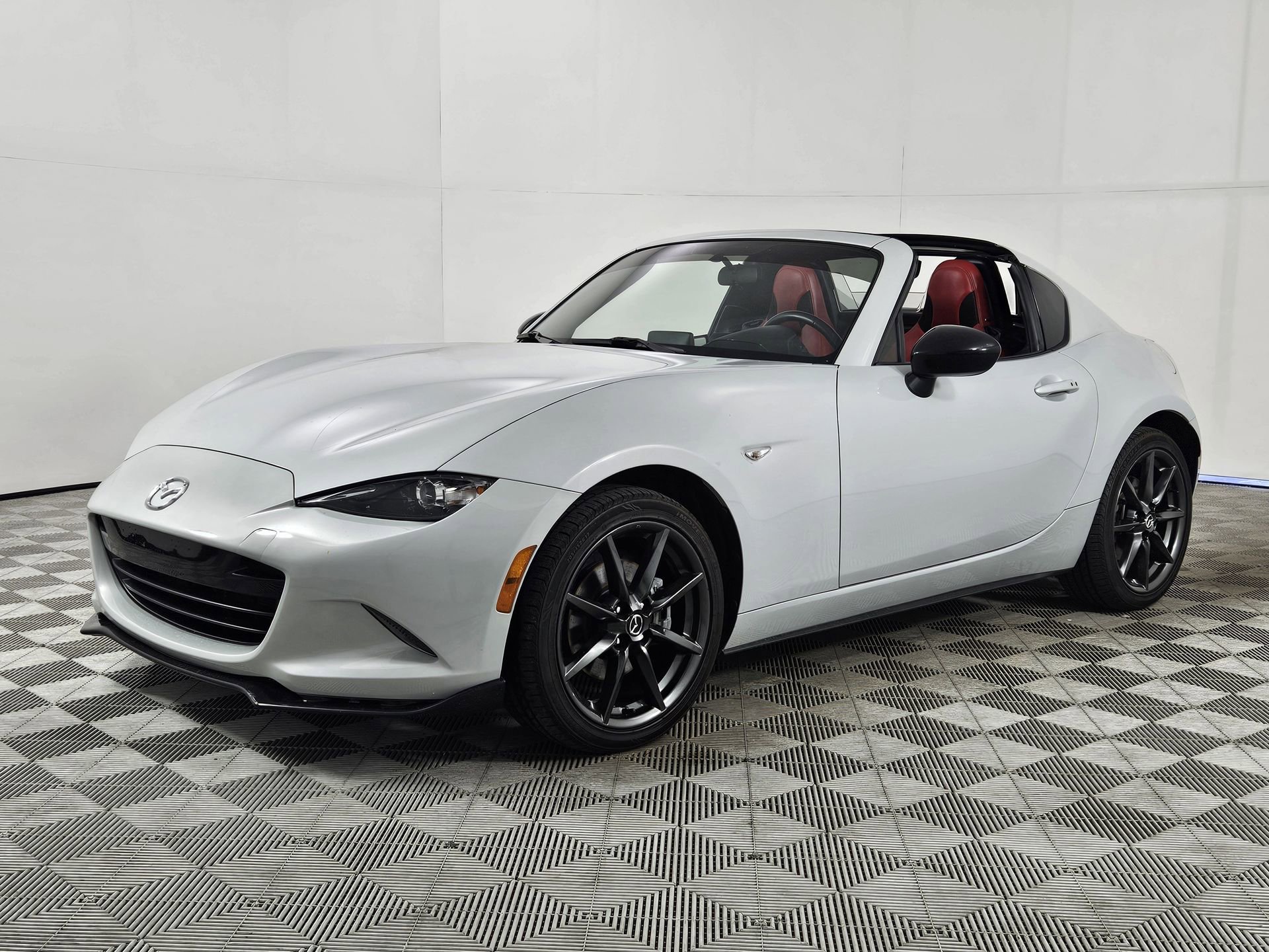 Used 2017 MAZDA MX-5 Miata RF Club RWD image 3