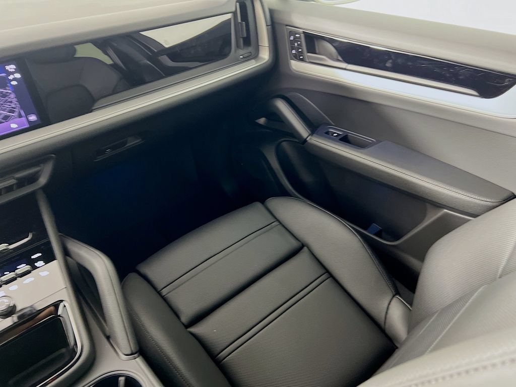 New 2026 Porsche Cayenne Coupe AWD/4WD image 26