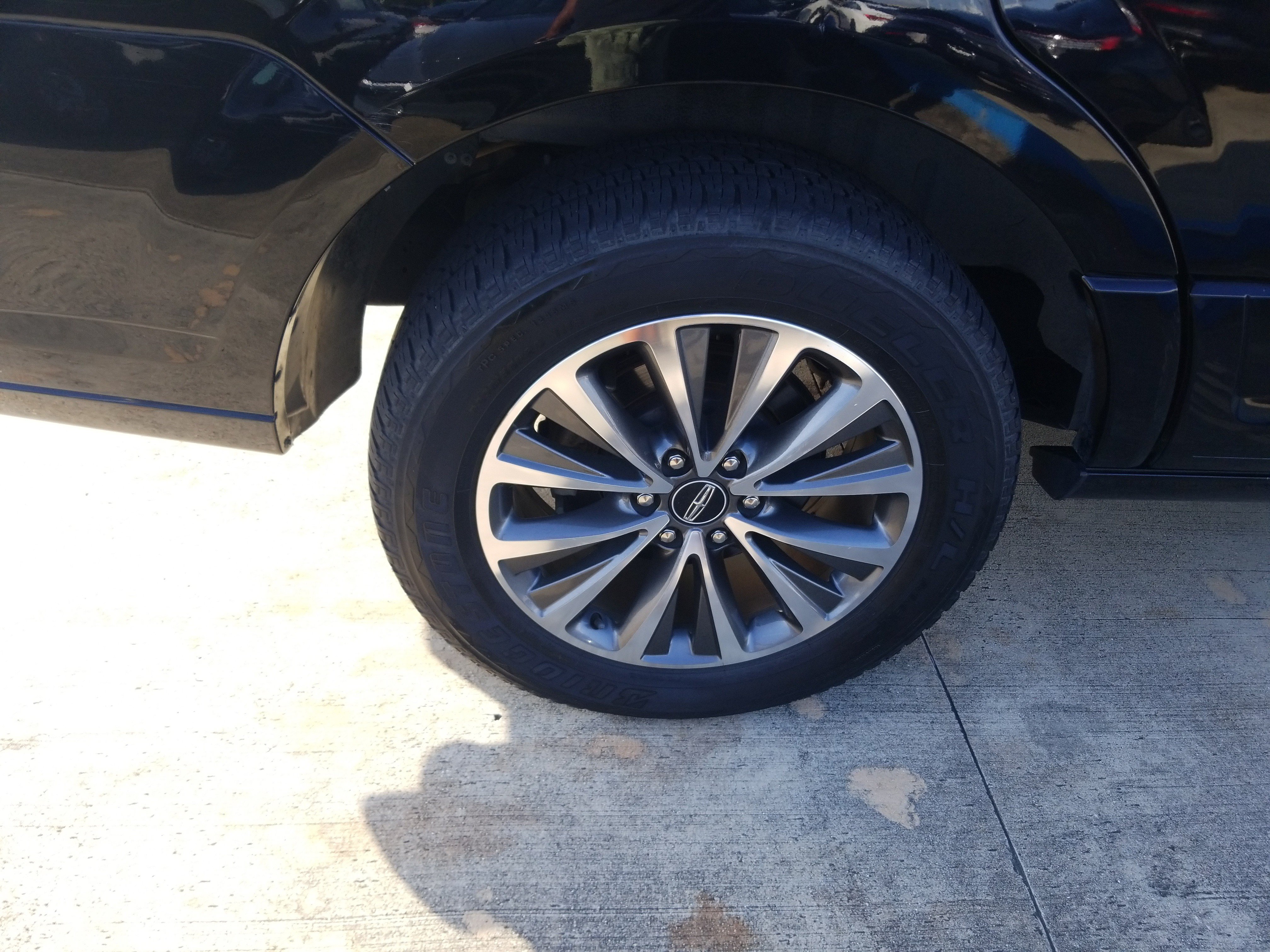 Used 2017 Lincoln Navigator Select RWD image 24