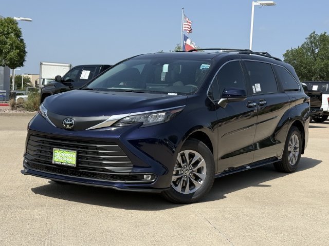 New 2026 Toyota Sienna XLE FWD image 2