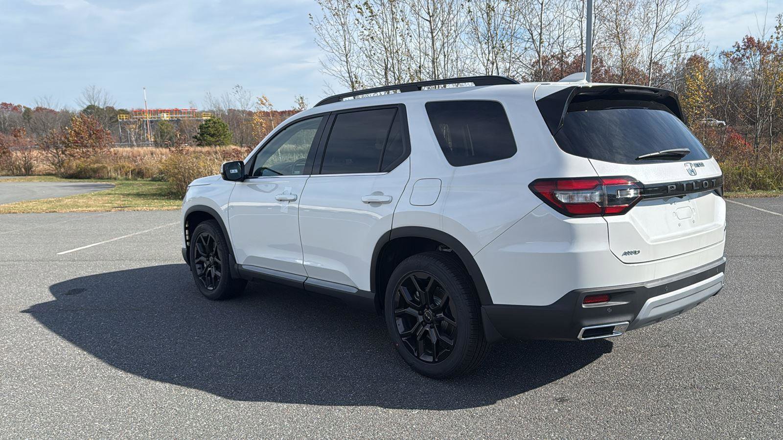 New 2025 Honda Pilot Touring image 11