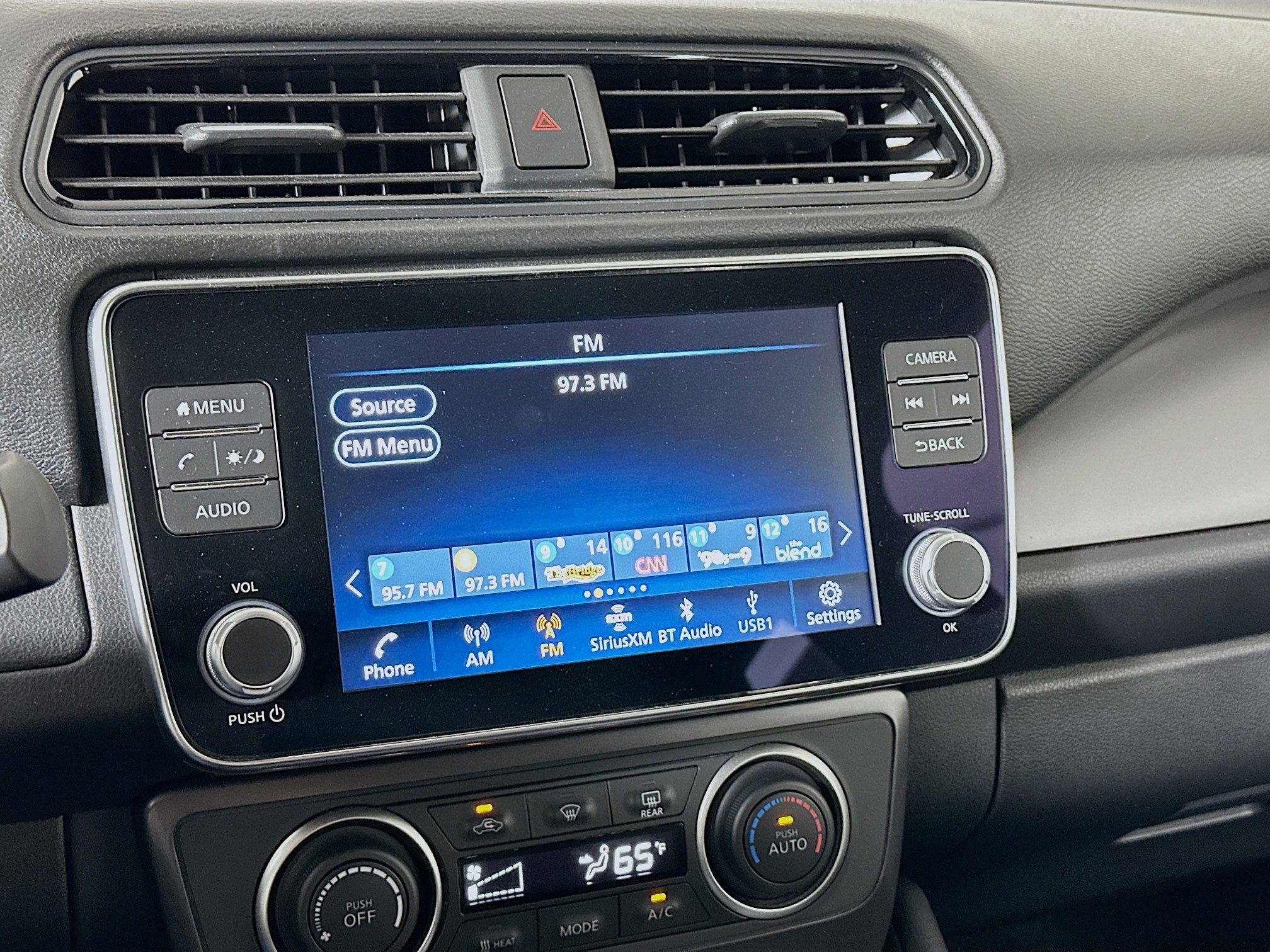 Used 2025 Nissan Leaf S image 19