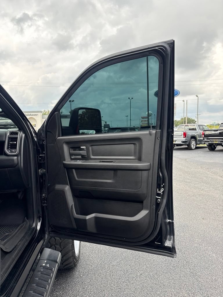 Used 2025 RAM 3500 Tradesman w/ Chrome Appearance Group AWD/4WD image 27
