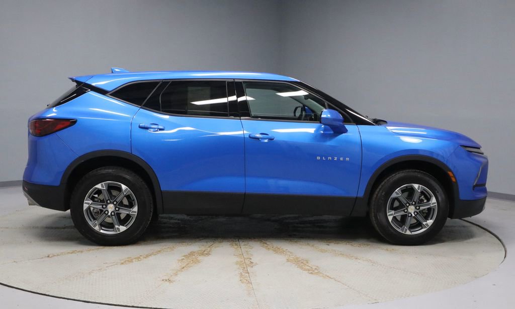 Used 2025 Chevrolet Blazer LT image 11
