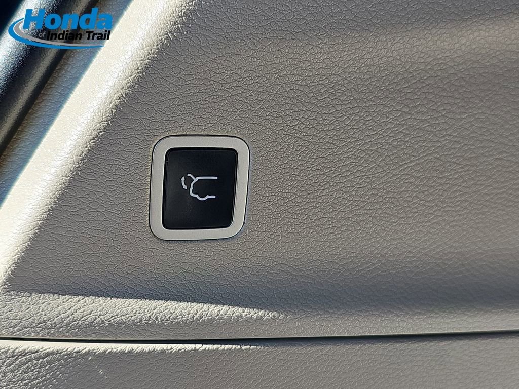 Used 2021 Chrysler Pacifica Touring-L image 15