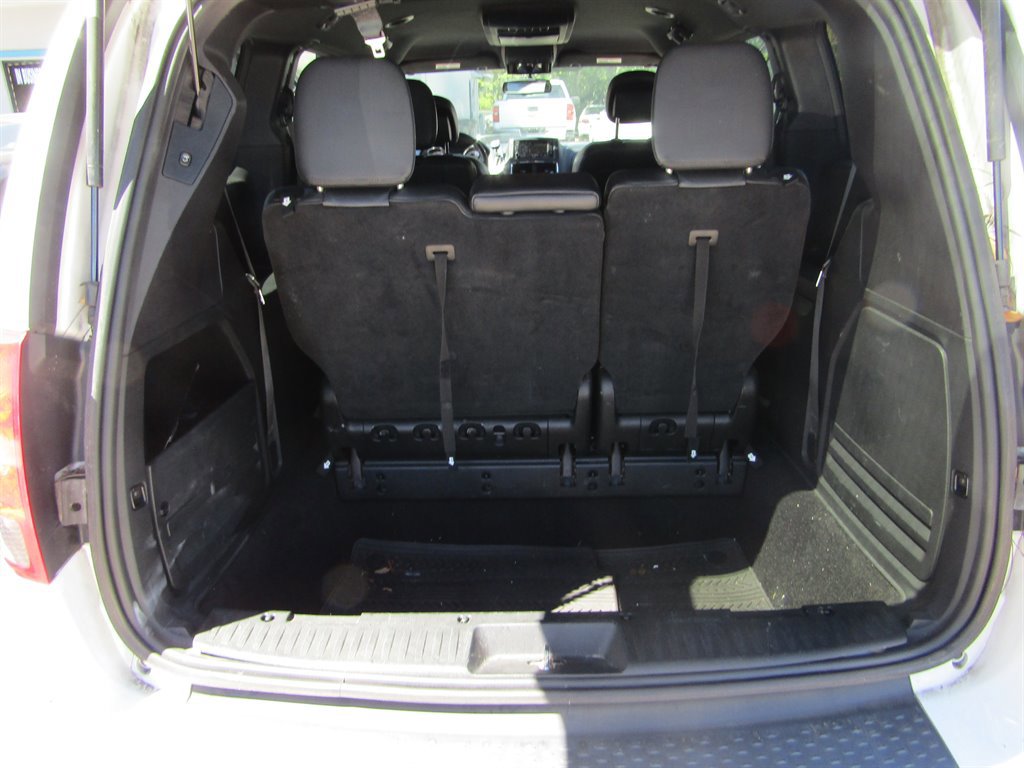 Used 2014 Dodge Grand Caravan SXT FWD image 9