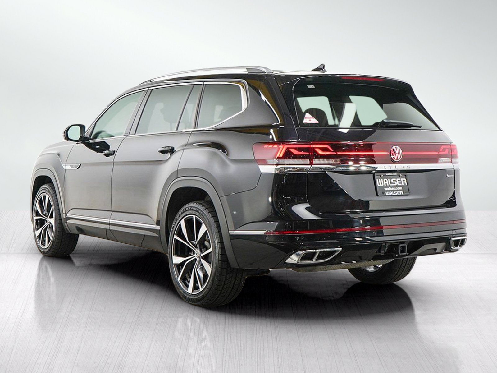 Used 2024 Volkswagen Atlas SEL Premium R-Line AWD/4WD image 3
